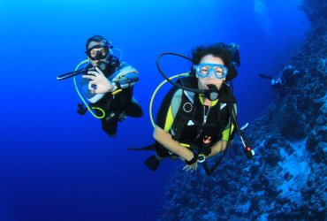 Couple of friends scuba dive together